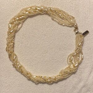 Elegant Pearl and Gold Necklace